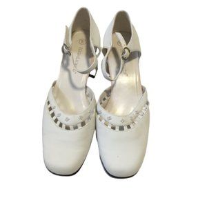Highlights Size 9.5 Ladies White Shoes with Beads